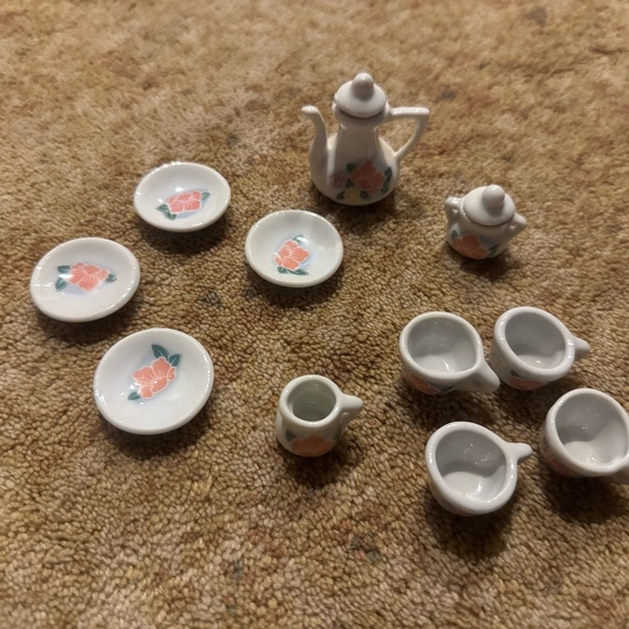 Miniature Ceramic Tea Set - Picture 3 of 4
